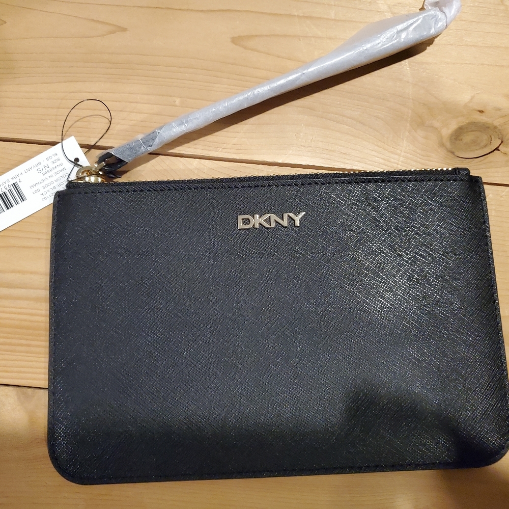 Dkny Saffiano wristlet